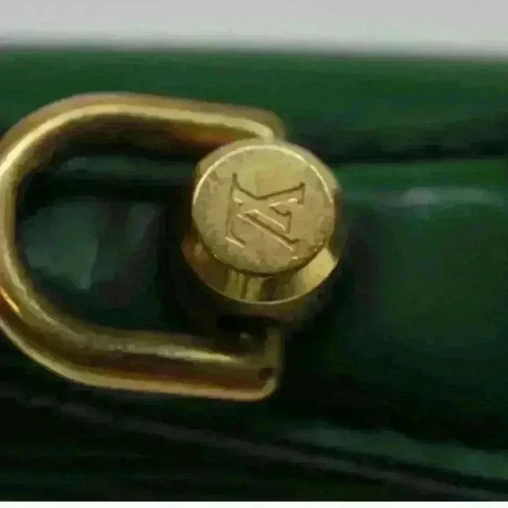 LOUIS VUITTON Epi Porte Documents Bandouliere Briefcase Green M54464. Lovely bag